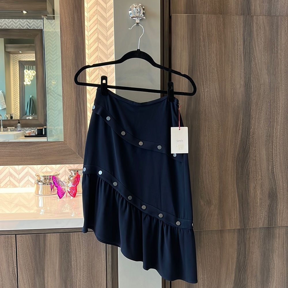 Legit skirt. Bottom snaps off so you can have ruffle or no ruffle. NWT